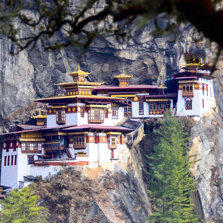 Immersive holidays in BHUTAN